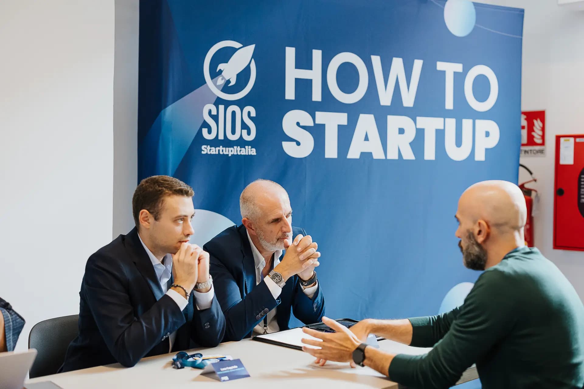 Incontro tra startup e investitori nell’area How to Startup durante l’evento SIOS a Firenze, all’interno del village dedicato all’innovazione imprenditoriale.